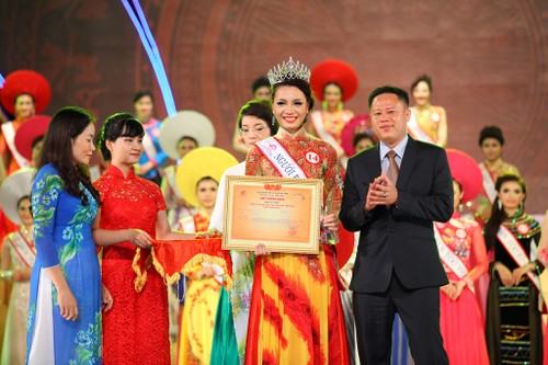 Hình ảnh đêm chung kết Hoa hậu Dân tộc 2013  - ảnh 6